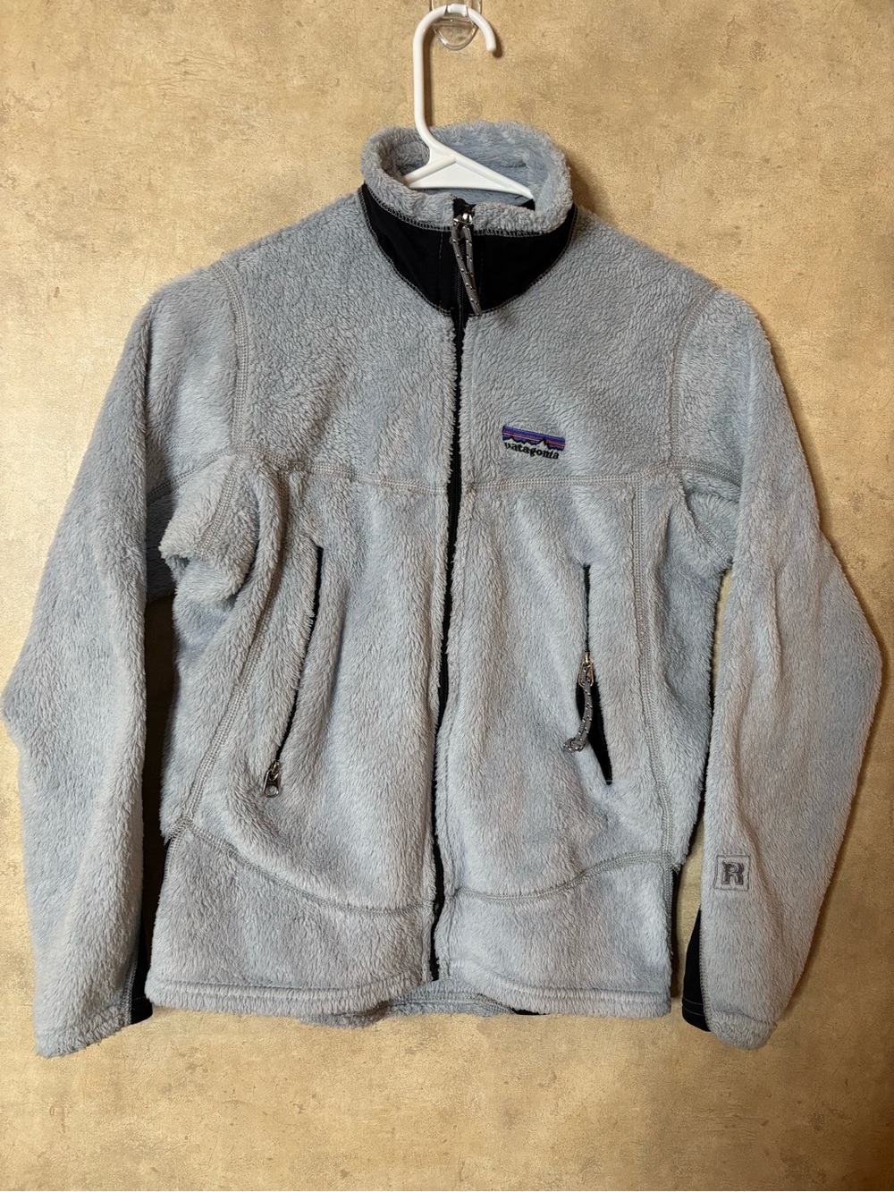 Patagonia Light Gray Men's Fleece Jacket with Zip Pockets